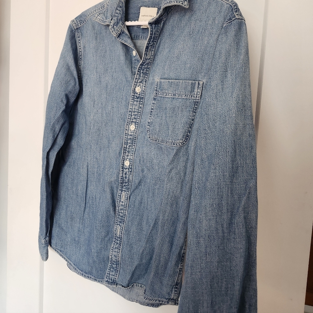 Soft Demin American Eagle Casual Button-Down - Small/Medium - Picture 7 of 10